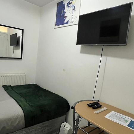 Home Away Лондон Экстерьер фото