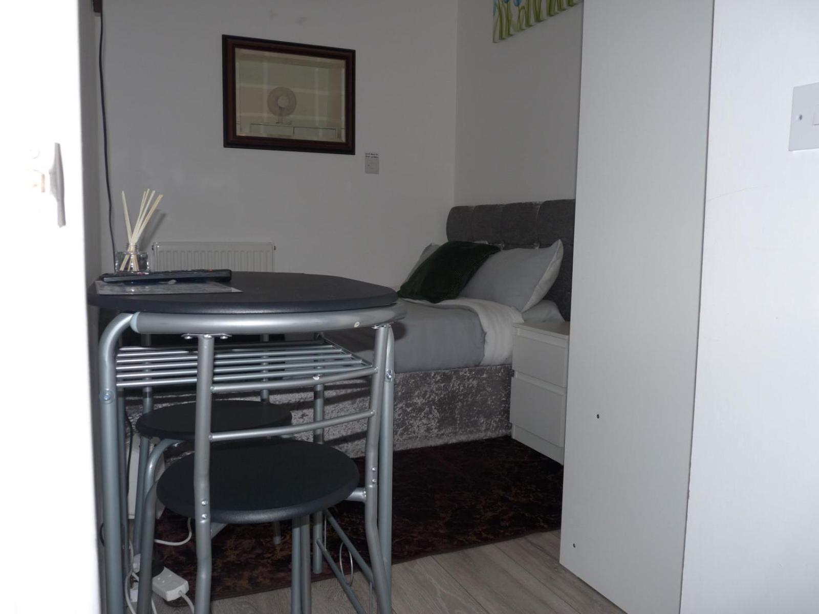 Home Away Лондон Экстерьер фото